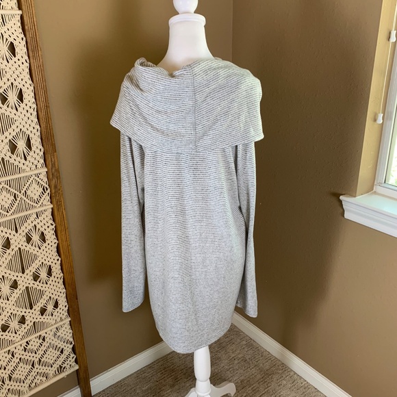 Gibson NWT Gray Ivory Striped Cowl Neck Long Sleeve Tunic Top Size L - Picture 3 of 9
